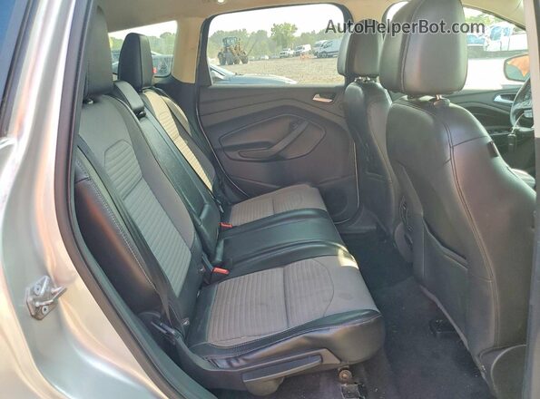 1FMCU9J9XHUD47404 2017 FORD ESCAPE Silver Widok komory silnika