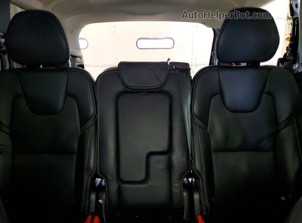 YV4A22PL7L1584127 2020 VOLVO XC90 Gray Widok wnętrza z tyłu