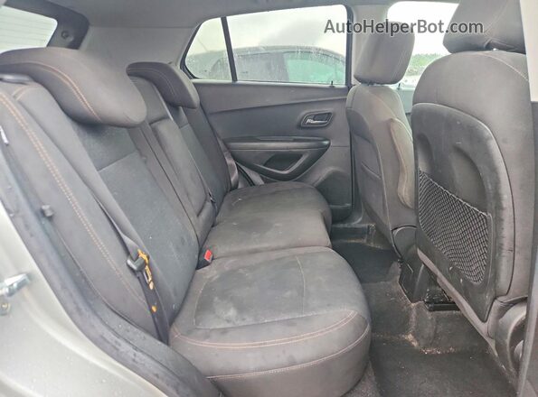 KL7CJNSB6MB350682 2021 CHEVROLET TRAX Silver Widok wnętrza z tyłu