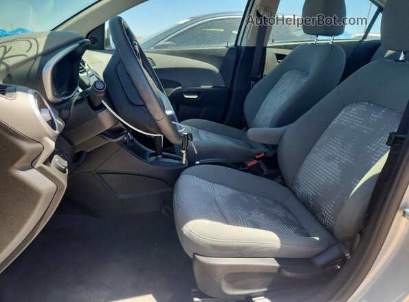 1G1JB5SG1H4146877 2017 CHEVROLET SONIC Silver Vista interior delantera