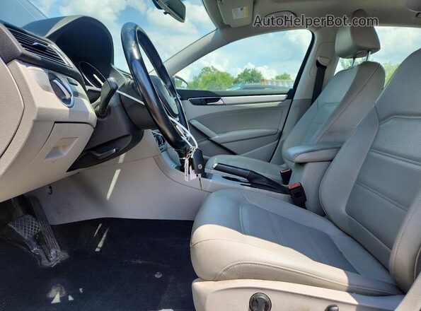 1VWLA7A35KC014003 2019 VOLKSWAGEN PASSAT Blue Вид панелі приладів