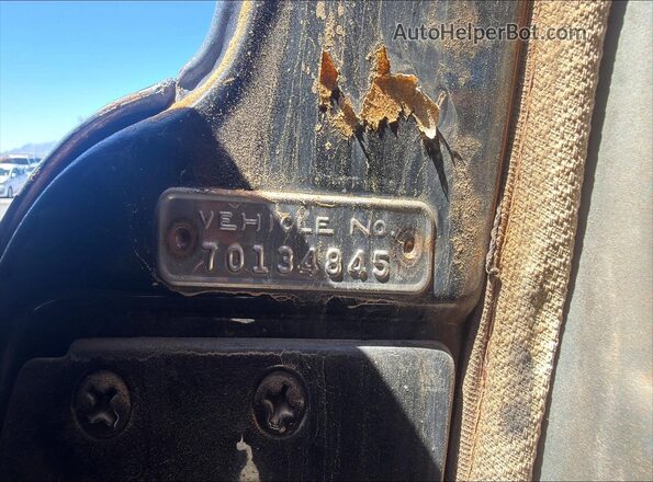 70134845 1953 CHRYSLER WINDSOR Burgundy Engine compartment view