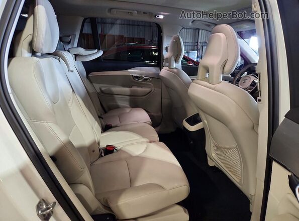 YV4102KK5H1105585 2017 VOLVO XC90 White Vista del compartimento del motor