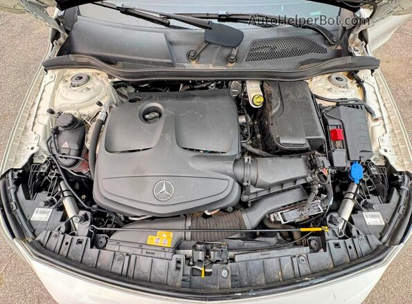 WDCTG4GB6JJ505652 2018 MERCEDES-BENZ GLA-CLASS White წინა სალონის ხედი