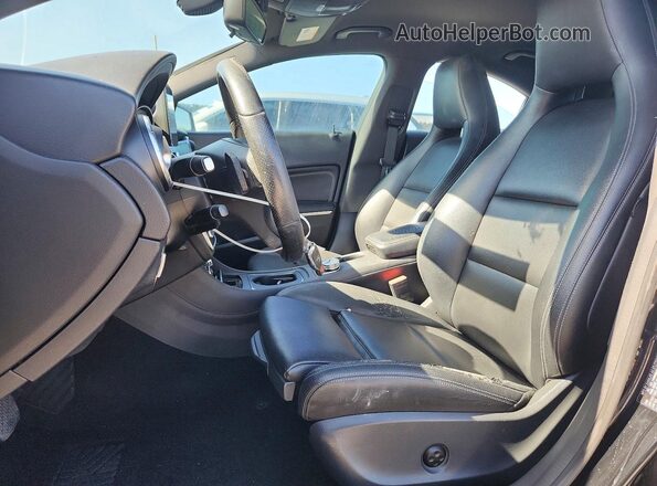 WDDSJ4EB8HN415532 2017 MERCEDES-BENZ CLA-CLASS Черный Вид панели приборов