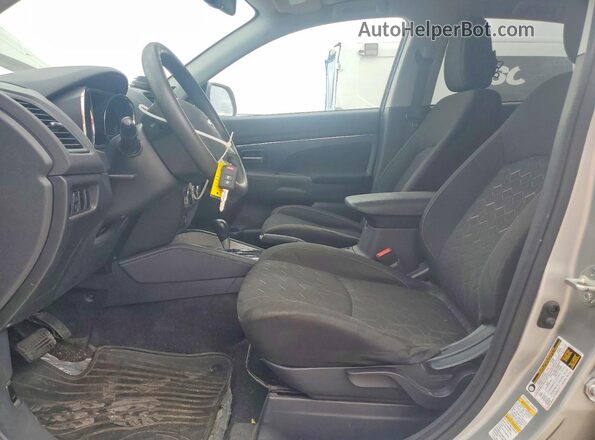 JA4ARUAU6PU010211 2023 MITSUBISHI OUTLANDER Серебряный Вид панели приборов