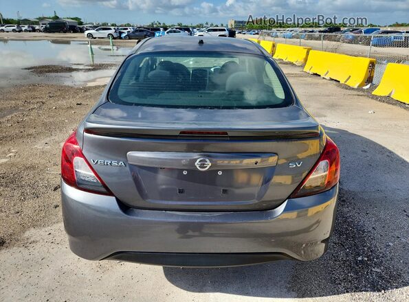 3N1CN7AP6KL867723 2019 NISSAN VERSA Серебряный Вид салона спереди