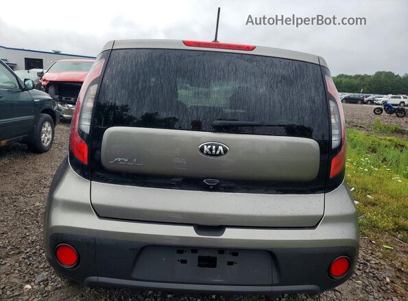 KNDJN2A27H7496256 2017 KIA SOUL Gray Widok wnętrza z przodu