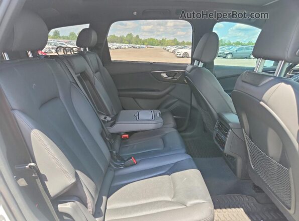 WA1VXAF75MD021012 2021 AUDI Q7 White Vista interior trasera