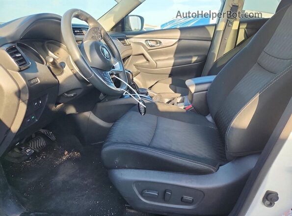 KNMAT2MT9JP573127 2018 NISSAN ROGUE White Dashboard view