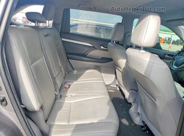 5TDKZRFH3HS526048 2017 TOYOTA HIGHLANDER Серебряный Вид задней части салона