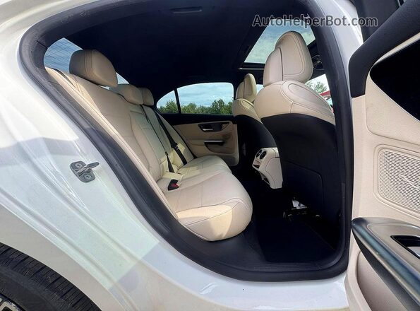 W1KAF4HB3PR133203 2023 MERCEDES-BENZ C White ძრავის განყოფილების ხედი