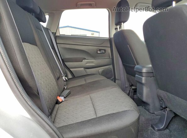 JA4ARUAU5TU011716 2026 MITSUBISHI OUTLANDER Silver Vista interior trasera