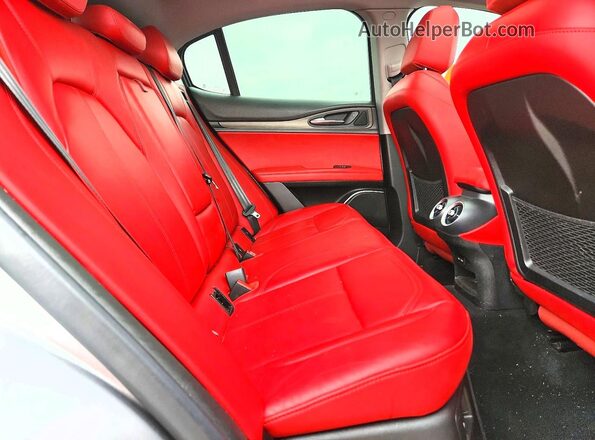 ZASFAKBN0J7B97991 2018 ALFA ROMEO STELVIO Gray Vista del compartimento del motor