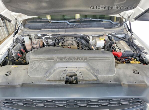 3C6UR5HJ3KG604147 2019 RAM 2500 White Engine compartment view