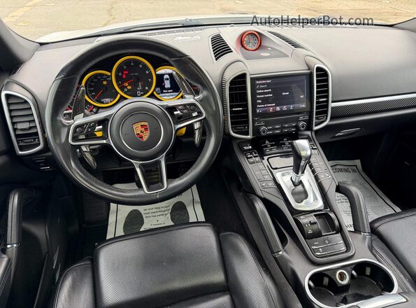 WP1AA2A21JKA02261 2018 PORSCHE CAYENNE White Հետևի նստատեղերի տեսք