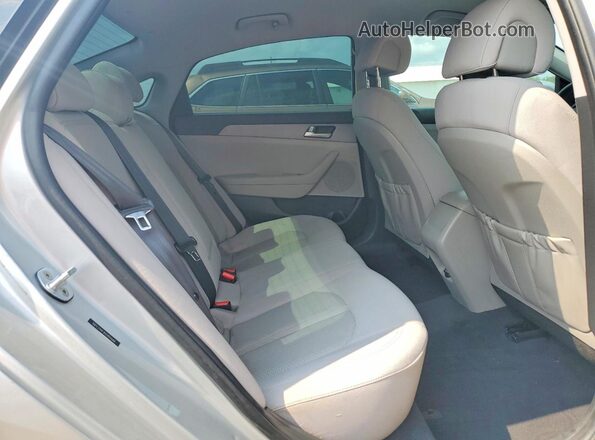 5NPE24AF4HH491648 2017 HYUNDAI SONATA Silver Rear interior view