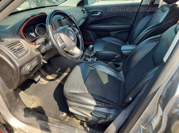 3C4NJDDBXLT195280 2020 JEEP COMPASS Серый Вид панели приборов
