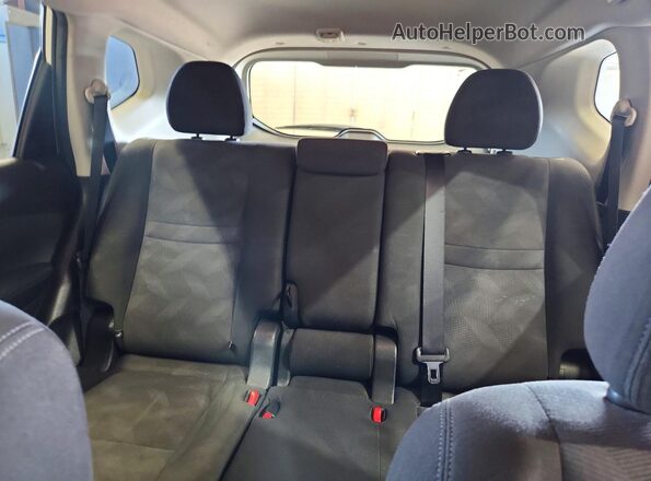 KNMAT2MV2GP619018 2016 NISSAN ROGUE Silver Rear interior view