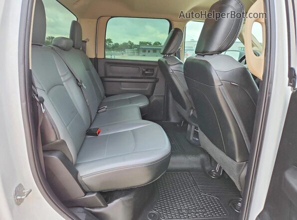 3C6UR4CJ0LG266497 2020 RAM 2500 White Rear interior view