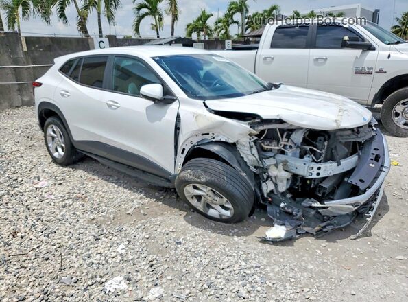 KL77LFE20RC002391 2024 CHEVROLET TRAX White Widok z przodu