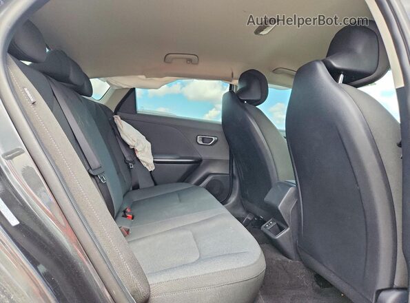 3KPFT4DEXSE102396 2025 KIA K4 Black Vista interior trasera