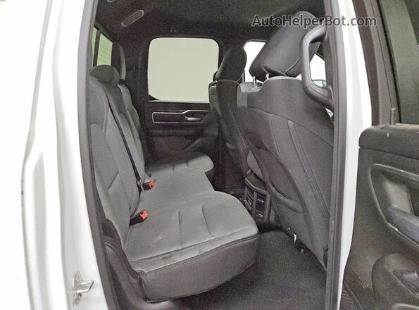 1C6RREBG0RN140271 2024 RAM 1500 White Vista interior trasera