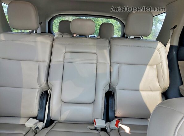 1FMSK7DH1RGA28854 2024 FORD EXPLORER Black Vista interior trasera