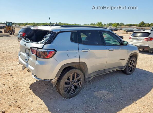 3C4NJDBN7TT201145 2026 JEEP COMPASS Серебряный Передняя правая четверть