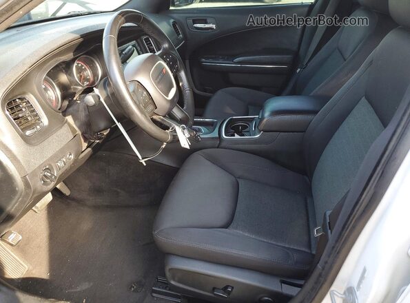 2C3CDXAG8JH239299 2018 DODGE CHARGER White Widok deski rozdzielczej