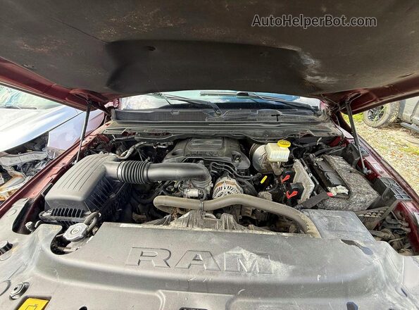 1C6SRFLT0LN205050 2020 RAM 1500 Burgundy Widok deski rozdzielczej