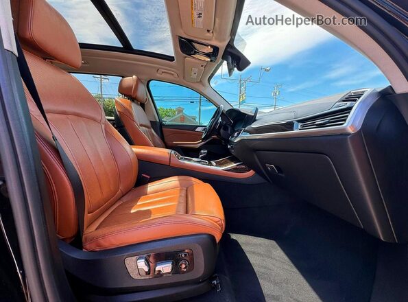 5UXCW2C02L9B52589 2020 BMW X7 Черный Вид спереди