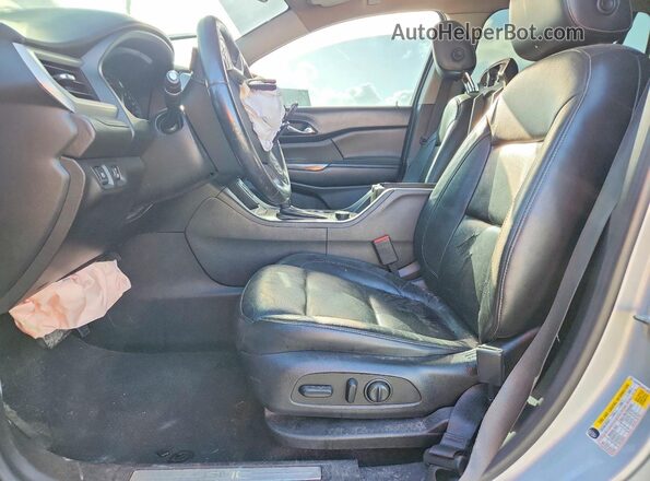 1GKKNMLS6HZ156635 2017 GMC ACADIA Silver Widok deski rozdzielczej