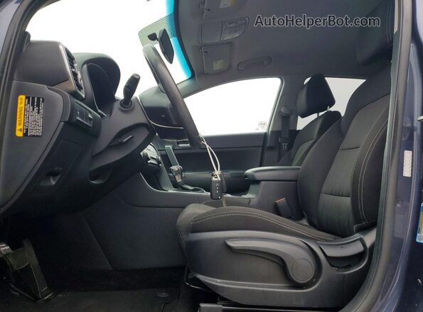 KNDPMCAC5H7117637 2017 KIA SPORTAGE Blue Вид панелі приладів