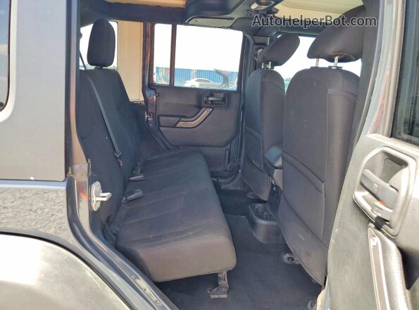 1C4BJWDG4HL678163 2017 JEEP WRANGLER Серебряный Вид задней части салона