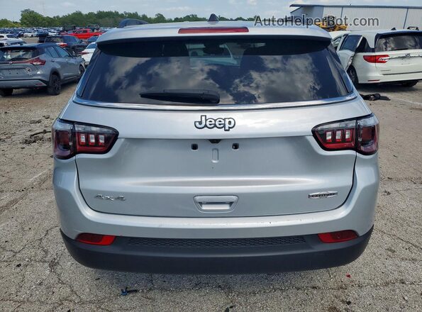 3C4NJDBN4RT106972 2024 JEEP COMPASS Silver წინა სალონის ხედი