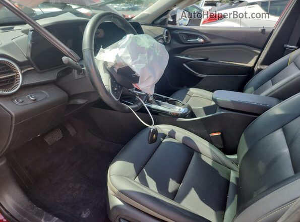 KL77LKE29RC056524 2024 CHEVROLET TRAX Бордовый Вид панели приборов