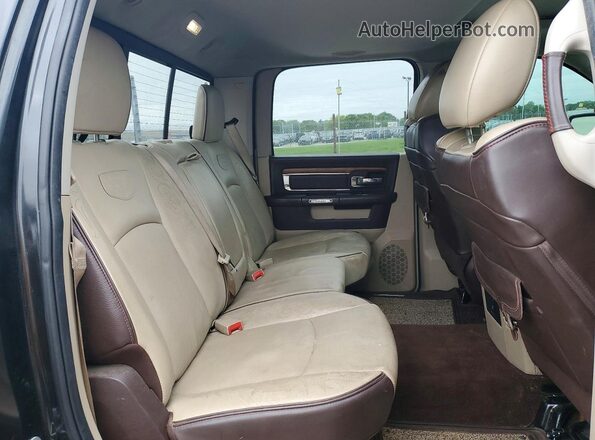 1C6RR7PT0JS163444 2018 RAM 1500 Black Vista interior trasera
