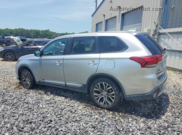 JA4AZ3A33JZ052959 2018 MITSUBISHI OUTLANDER Серебряный Задняя правая четверть