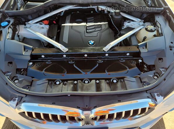 5UXCR6C5XKLL05633 2019 BMW X5 White Vista del compartimento del motor