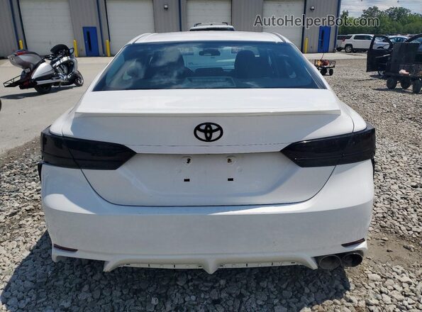 4T1B11HK4JU036992 2018 TOYOTA CAMRY White Front interior view