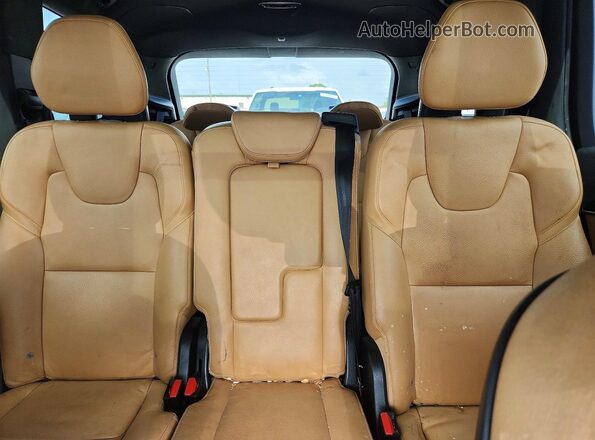 YV4A22PK0J1191106 2018 VOLVO XC90 Silver უკანა სალონის ხედი