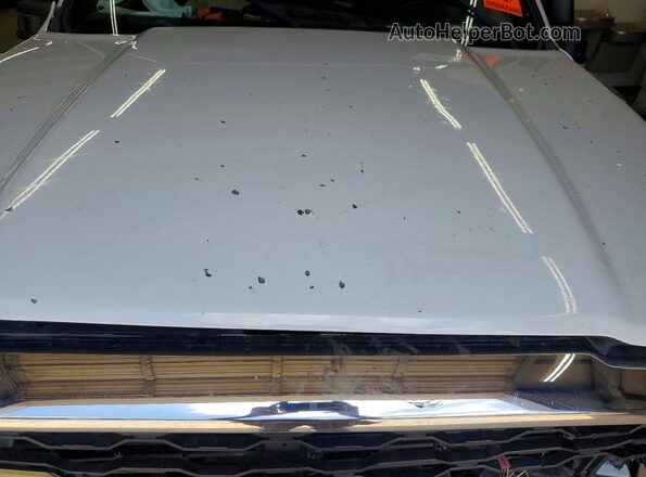 3C63R3GJ7RG128612 2024 RAM 3500 White Vista del compartimento del motor