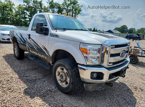 1FTBF2B68GEC68229 2016 FORD F250 White Widok z przodu