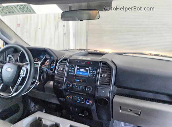 1FTMF1C85HKD20339 2017 FORD F150 White Widok zestawu wskaźników