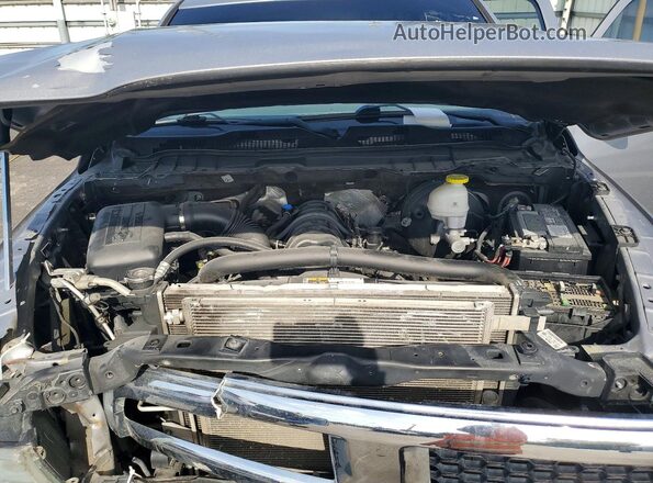 1C6RR7XT2LS153646 2020 RAM 1500 Silver Vista del compartimento del motor