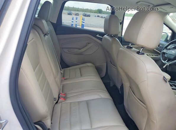 1FMCU0JD1HUB12664 2017 FORD ESCAPE White Вид задньої частини салону