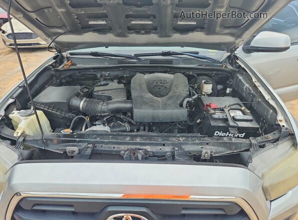 5TFBZ5DN0GX001801 2016 TOYOTA TACOMA Silver Vista del compartimento del motor