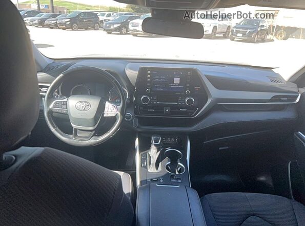 5TDZZRAH3NS107358 2022 TOYOTA HIGHLANDER Silver უკანა სავარძლების ხედი
