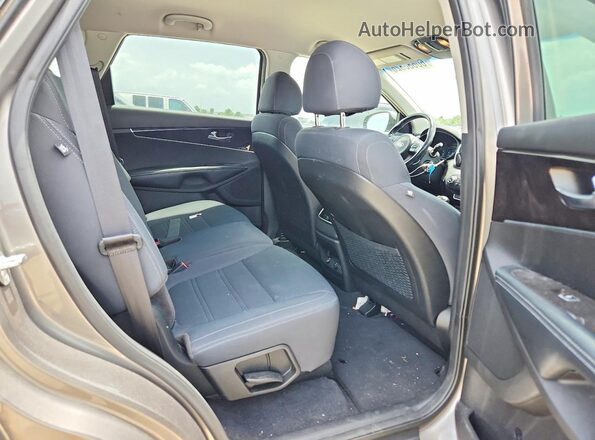 5XYPGDA36JG414101 2018 KIA SORENTO Gray Vista del compartimento del motor